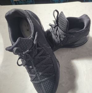 LeBron 17 Low Triple Black